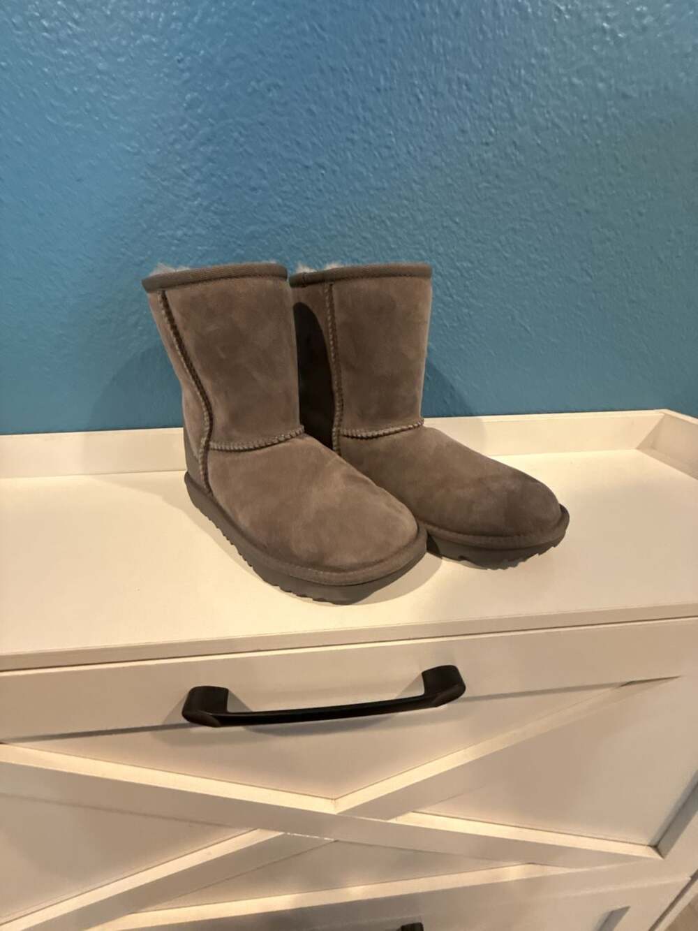 UGG Classic Short II Boots Size 2 Grey Suede